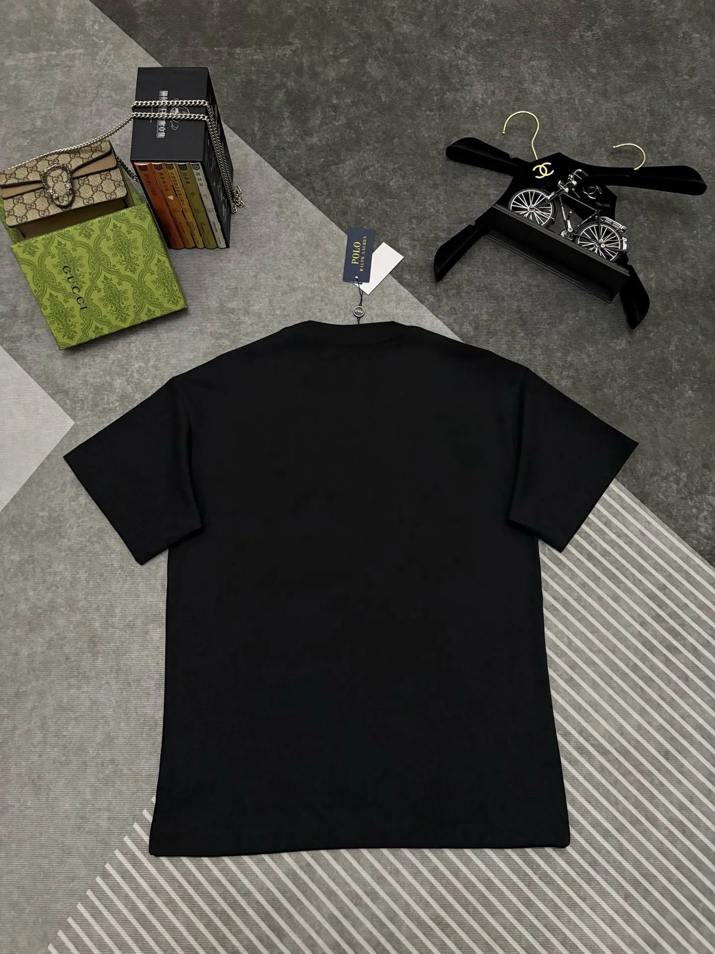 POLO T 【Prada ， 】 New Arrival ， Premium Versatile ， Same Style POLO ， Classic “ ” Logo， ：Red + Beige ， ， 。 ， ， ， ， ， ， ， ！！ ， ， 。 ， 。 ， ， ！！ Sizes：S、M、L、XL、XXL